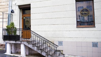 У центрі Львова викрили родинний «бізнес» з утримання місць розпусти