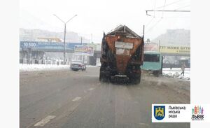 Вночі в місті працювали 33 одиниці снігоприбиральної техніки