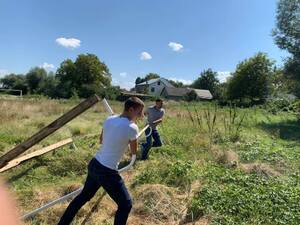 Ігор Зінкевич, спільно з активістами, взявся відновити стадіон (фото)