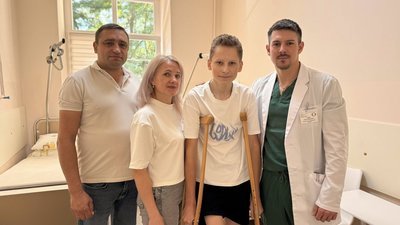 У Львові успішно прооперували хлопця зі складним переломом після стрибків на батуті (ФОТО)