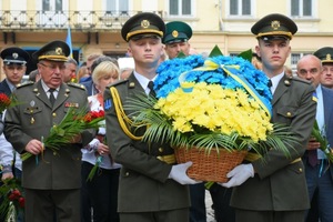 У Львові відзначають День Конституції (фото)