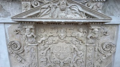 В Олеському замку відновлено гербовий картуш