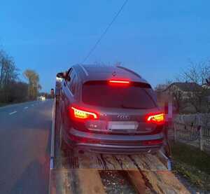 Ганяв дорогами з дитиною й дружиною в салоні: поліція затримала п’яного водія