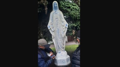 У Львові чоловік пошкодив скульптуру Божої Матері