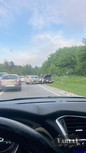 Одна автівка знесла іншу з дороги: на Львівщині трапилася ДТП з травмованими