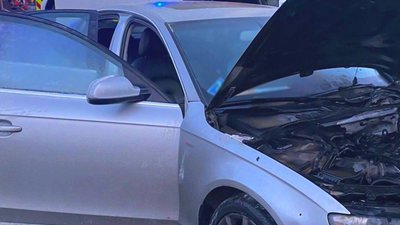 У Львові на очах у власника загорівся припаркований автомобіль (ФОТО)