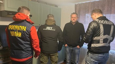 "Продавав" техніку та переправляв за кордон: на Львівщині судитимуть чоловіка, який ошукав людей на сотні тисяч і підробляв документи для втечі від мобілізації