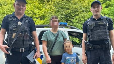 У Львові правоохоронці оперативно розшукали 4-річного хлопчика і передали матері