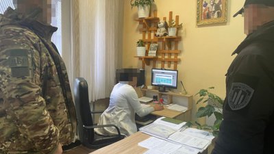 На Прикарпатті заступник начальника ТЦК побив військовозобов’язаного під час ВЛК