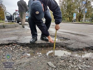 Як патрульна поліція Львова проводить комісійне обстеження доріг, вулиць і залізничних переїздів (ФОТО)