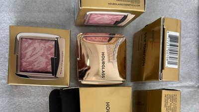 На Львівщині затримали контрабанду елітної косметики на мільйон