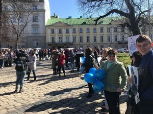 У Львові долучилися до Всесвітнього дня поширення інформації про аутизм (фото, відео)