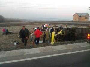 На Львівщині в ДТП потрапив туристичний автобус, є потерпілі (відео)