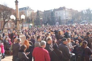 У Тернополі транспортний “колапс”: містяни протестують проти підняття цін у громадському транспорті (фото)