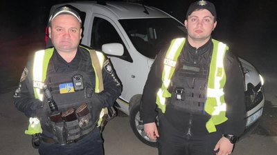 На Львівщині поліцейські відмовили чоловіка від самогубства