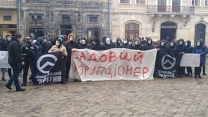 "Євробляхи": перекриття автодоріг на Львівщині, акція протесту під стінами Ратуші у Львові (ФОТО, ВІДЕО)