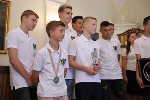 Юні спорстмени львівського ФК «КОПА», які стали чемпіонами світу, отримали премії (фото)