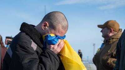  В Україну з російського полону повернулися 207 військових (ФОТО)