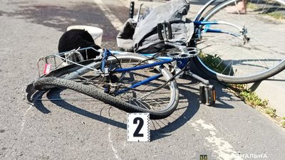 На Рівненщині неповнолітній мотоцикліст збив велосипедситку