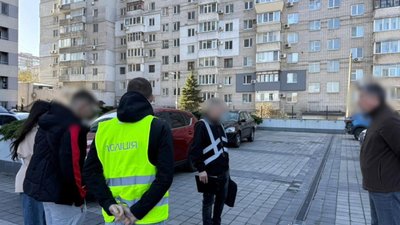 Поліція викрила схему виїзду чоловіків за кордон під виглядом вигаданого музичного гурту