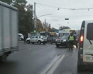 У Львові водій збив дівчину на переході (фото)