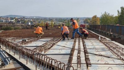 Поблизу Львова перебудовують міст через залізницю