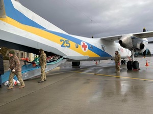 До Львова прибув борт з пораненими військовослужбовцями (ФОТО)