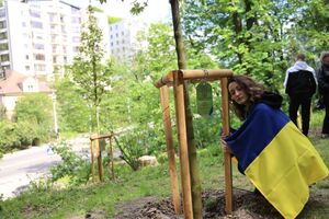 Алея пам'яті Героїв: у львівському парку родичі загиблих військових висадили дерева пам'яті (ФОТО,ВІДЕО)