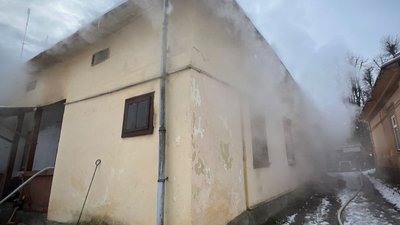 Пожежа в будинку на Львівщині ледь не забрала життя жінки