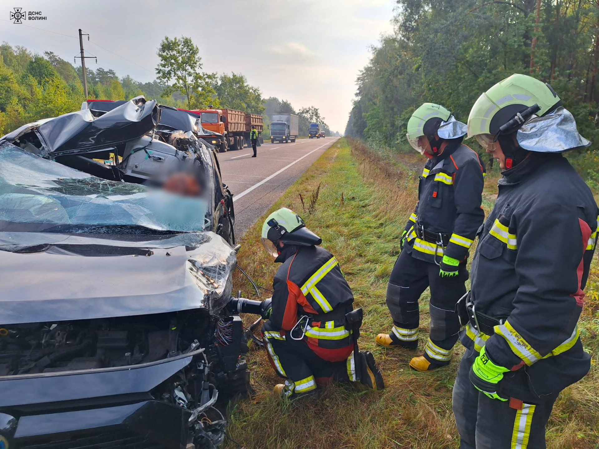 Матір двох дітей: в автокатастрофі на Волині загинула вчителька з Львівщини (ФОТО)