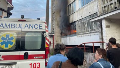 У Львові горить квартира (ВІДЕО)