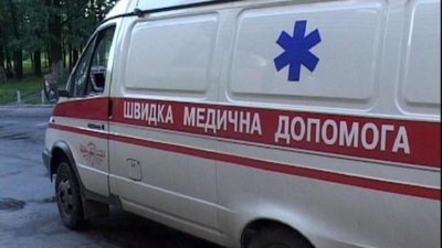 У Львові поліцейський врятував стікаючого кров’ю чоловіка, який головою впав на косу