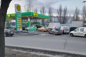 Увага! Водіям, які стоять у чергах на АЗС