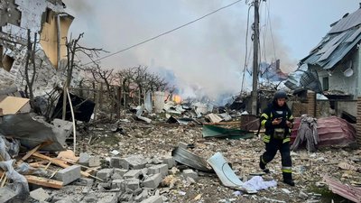 Рятувальники працювали у більш ніж 30 українських містах: Зеленський про наслідки після нічної атаки