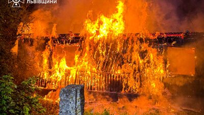 У селі на Львівщині палали житловий будинок та господарська будівля (ФОТО)