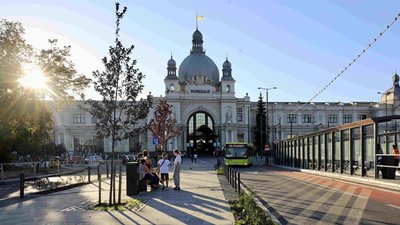 На Головному вокзалі Львова поїзд збив 47-річного чоловіка