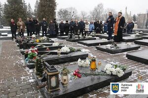 На Личаківському кладовищі вшанували пам`ять Героїв Небесної Сотні (фото)