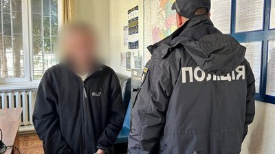 На Одещині затримано чоловіка, який вдарив жінку ножем