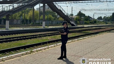 Жінці, яка в Яготині скинула з мосту собаку, повідомили про підозру