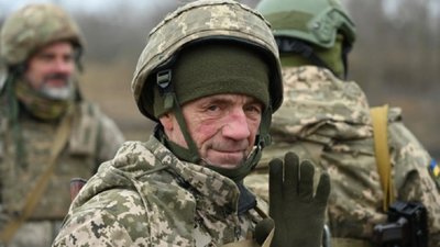 Українців віком 60+ запрошують йти воювати