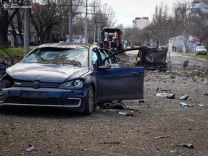 Ворог продовжує терор: рятувальники показали наслідки удару по Миколаєву (ФОТО)