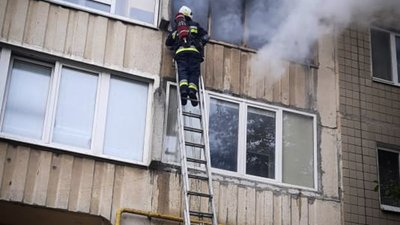 На Сихові із задимленої багатоповерхівки врятували 10 людей (ФОТО)