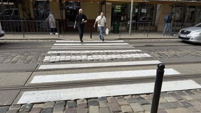 У Львові оновлюють дорожню розмітку задля підвищення безпеки