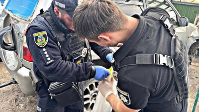 Катували підлітка і знімали це на відео: на Київщині трьом чоловікам повідомили про підозру