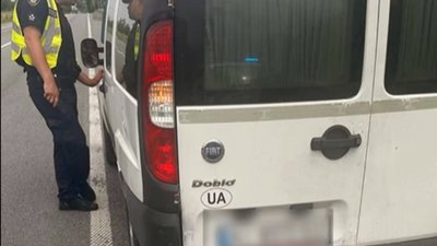 На Львівщині поліція за повідомленням очевидця знайшла водія-порушника італійської іномарки (ВІДЕО)