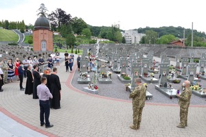 На Личаківському кладовищі вшанували загиблих військових (фото)