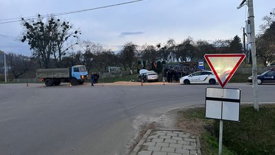 У Львівському районі сталася смертельна ДТП за участі вантажівки і легковика (ФОТО)