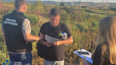 На заході України затримали чоловіка, який за вказівкою російських спецслужб шукав приватні авто поліцейських (ФОТО)