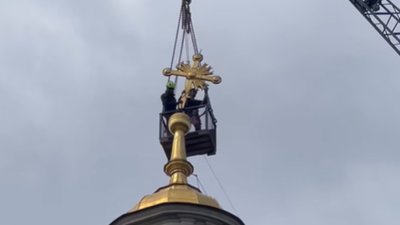 Від головного хреста собору Святого Юра у Львові відпали промені і його зняли на реставрацію (ФОТО)