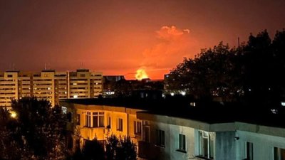 В результаті атаки «Шахедів» на Одещину спалахнула пожежа, яку було видно в Румунії (ФОТО, ВІДЕО)